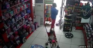 Arnavutköy’de modelini beğendiği okul çantasını böyle çaldı