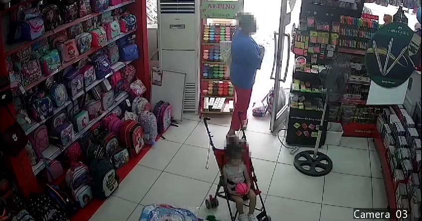 Arnavutköy’de modelini beğendiği okul çantasını böyle çaldı