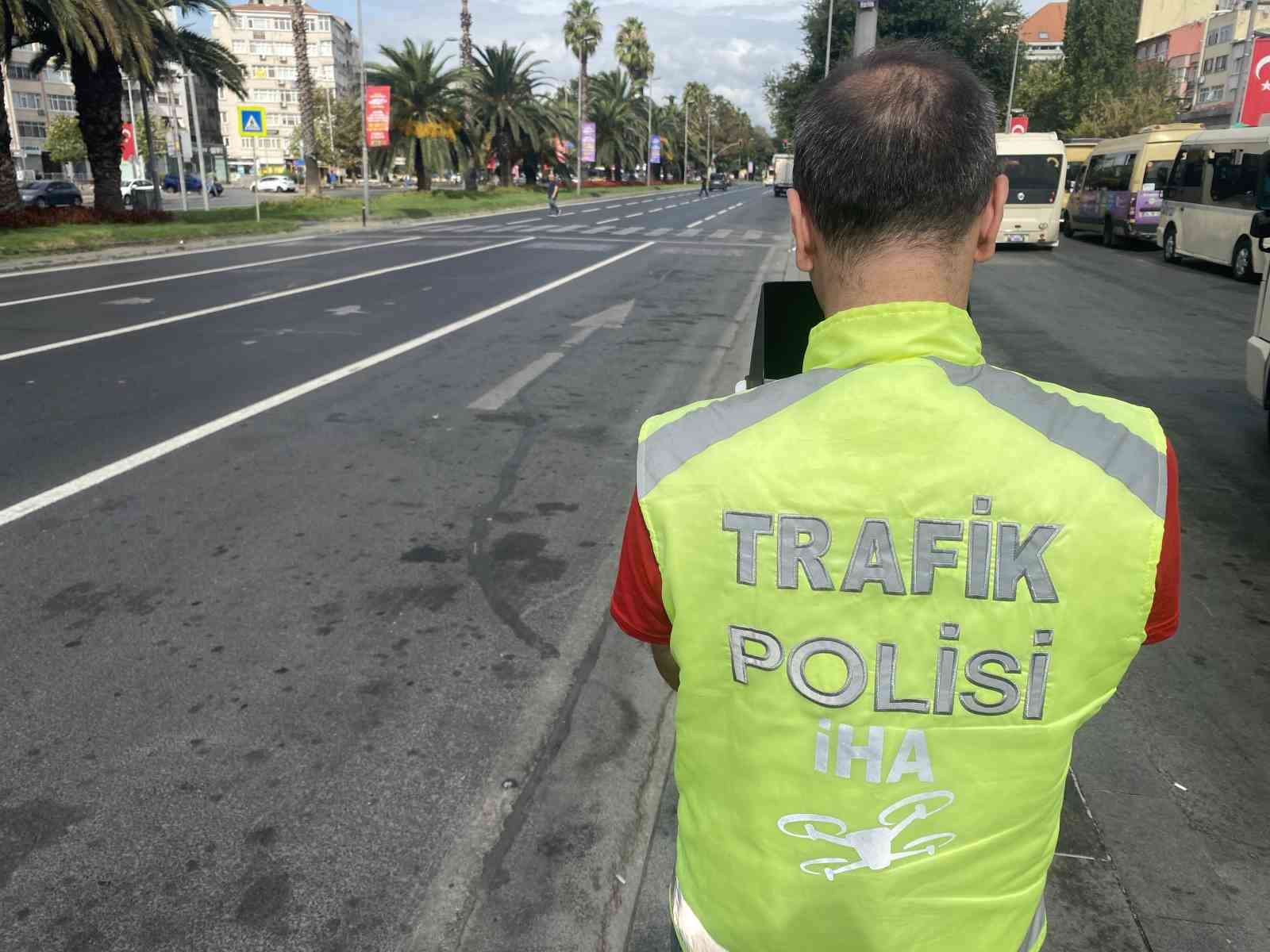 Fatih’te yayalara yol vermeyen sürücüler dron ile tespit edildi
