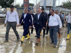 İstanbul Valisi Davut Gül selin vurduğu Halkalı Gümrük’te incelemelerde bulundu