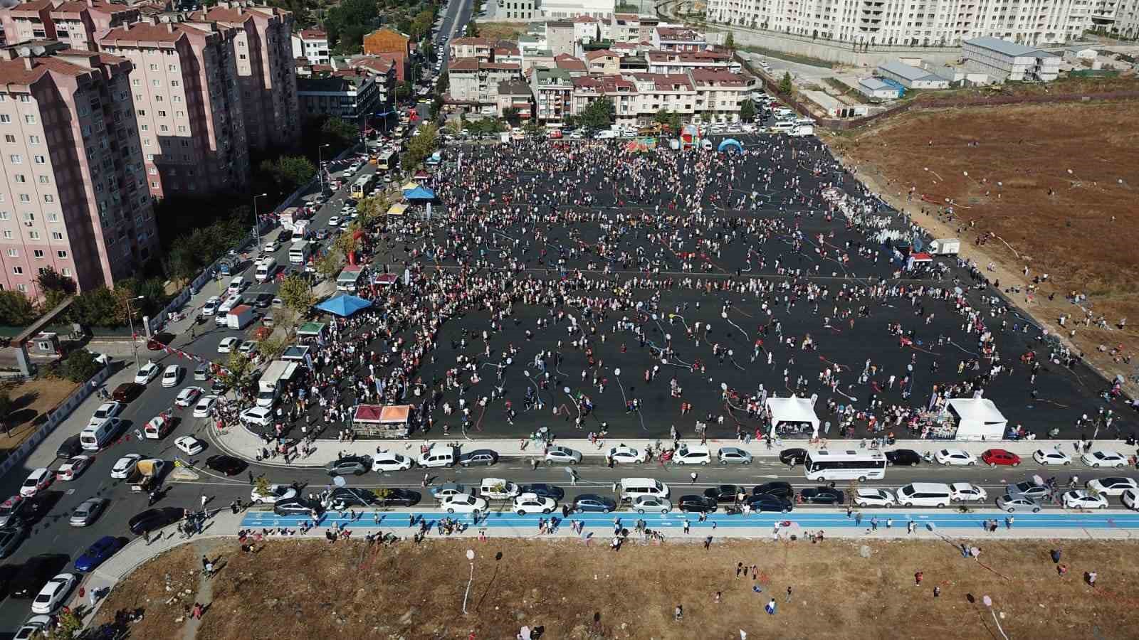 Okul öncesinde uçurtma şenliğine katılan çocuklar doyasıya eğlendi