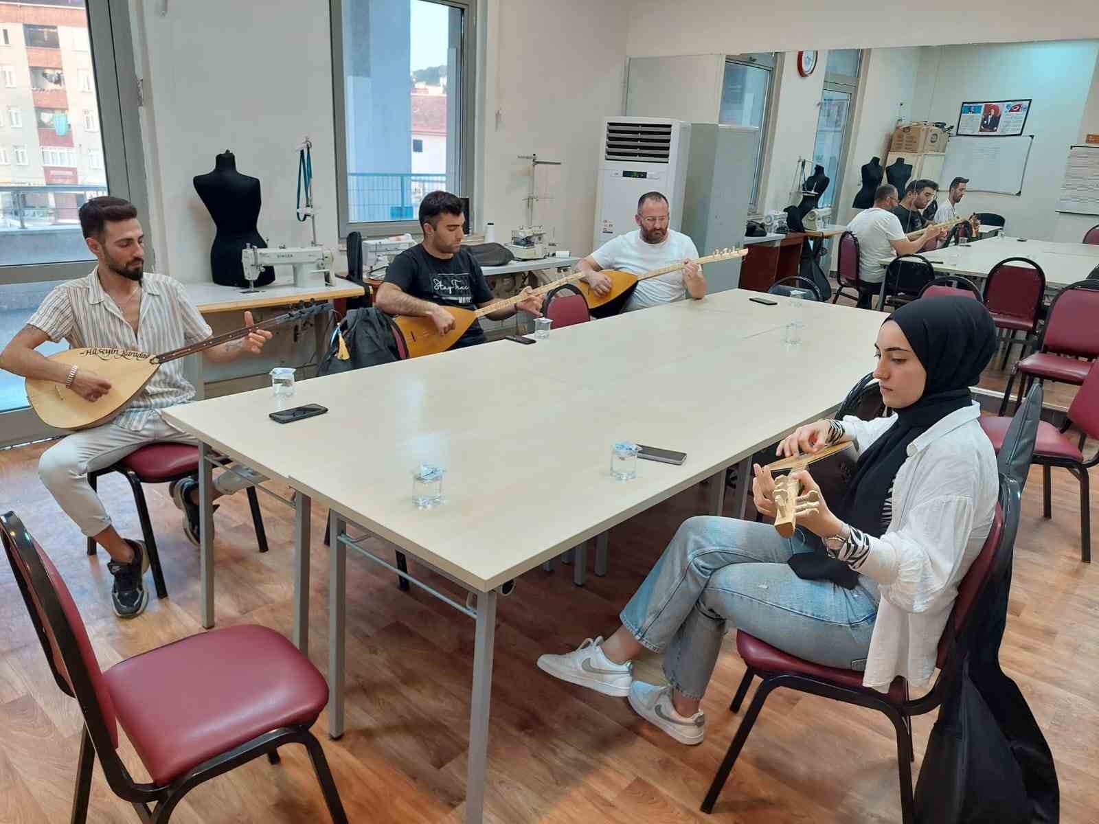 Dilovası’nda bağlama kursları başlıyor