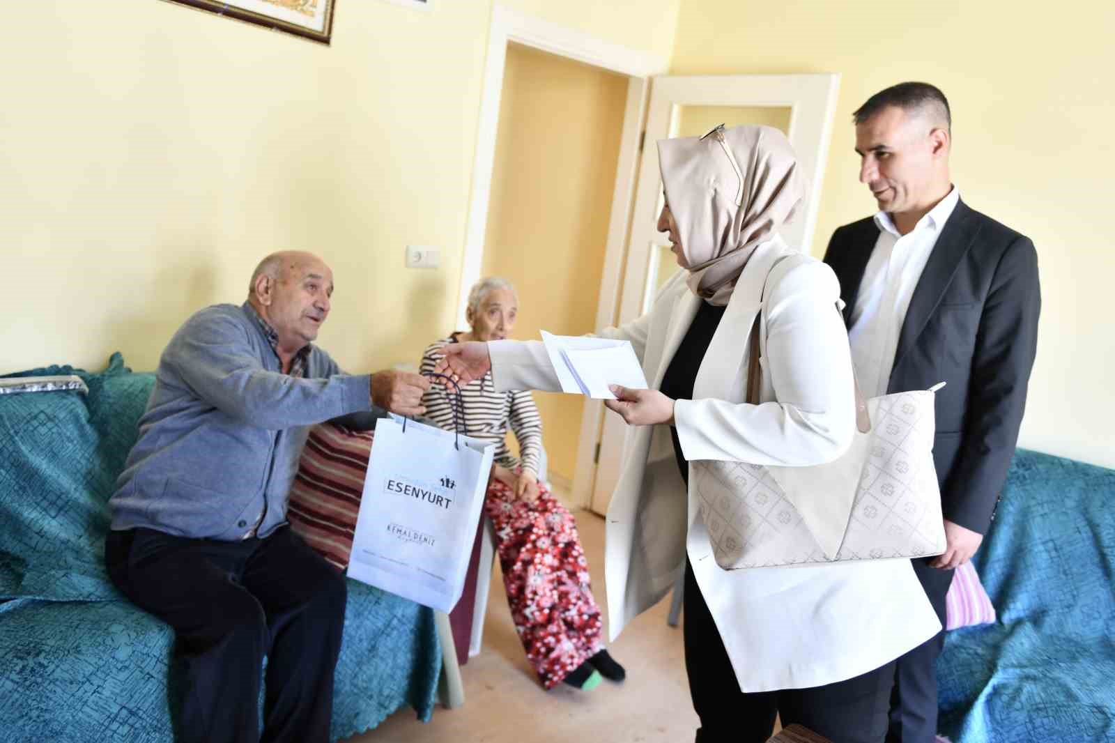 Esenyurt’ta yaşayan 73 yaşındaki Hatice Tütün “Kapımızı yalnız onlar çalıyor”