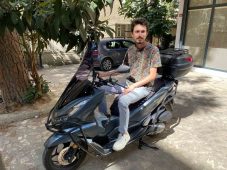 Üsküdar’da motosikletiyle polisi taşıyan genç: “Bence polis memuru terfi almayı hak ediyor”