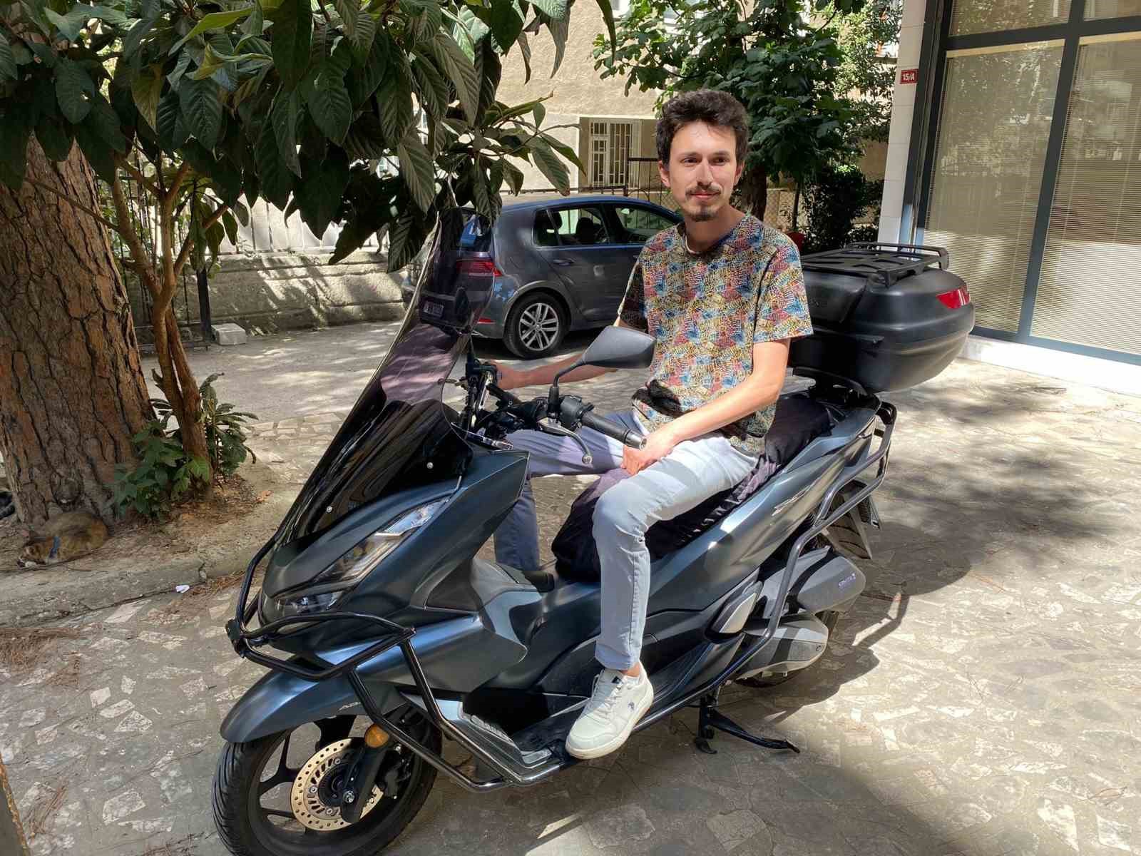Üsküdar’da motosikletiyle polisi taşıyan genç: “Bence polis memuru terfi almayı hak ediyor”