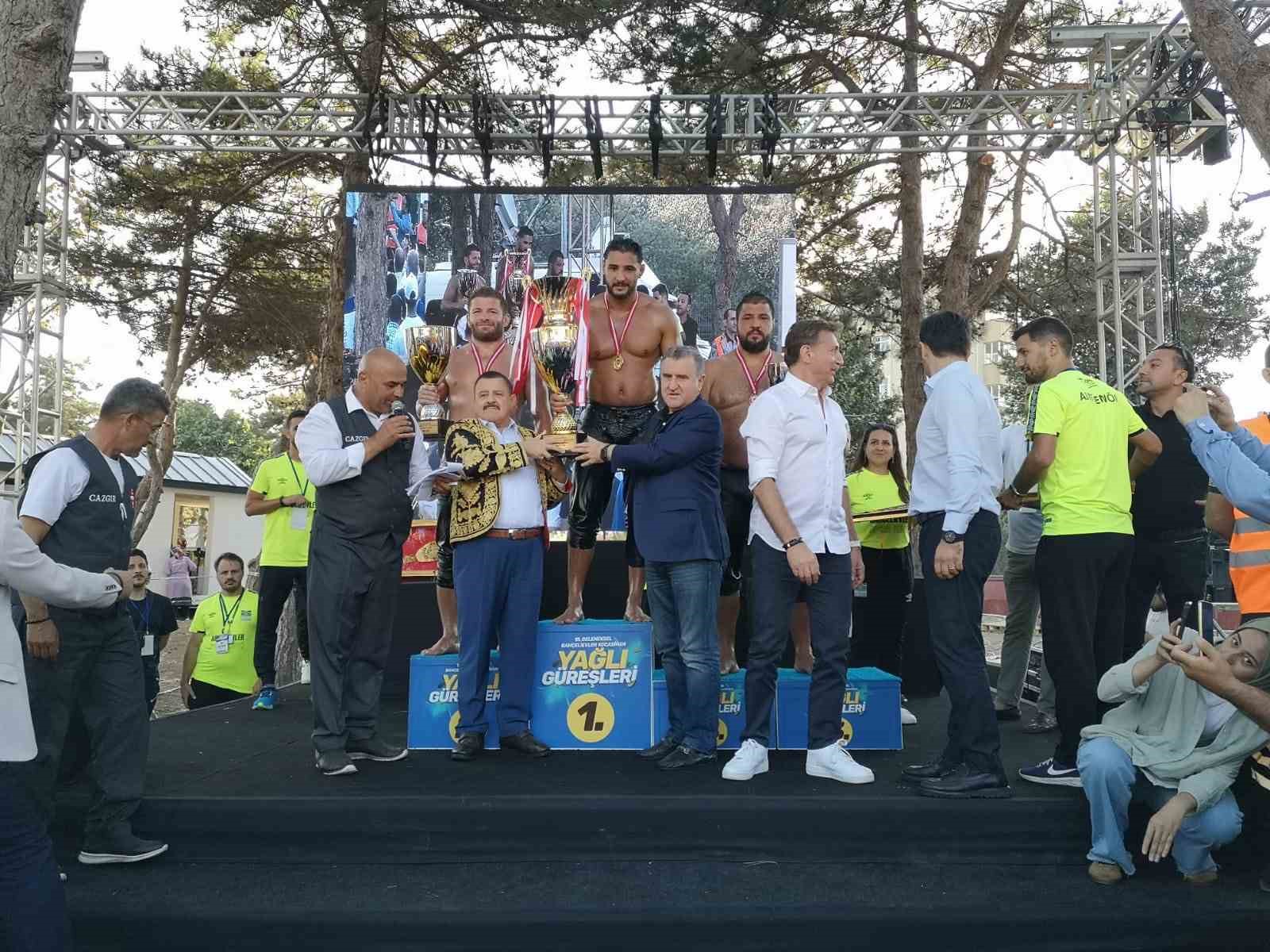 18. Geleneksel Kocasinan Yağlı Güreşleri’nde kazanan Mustafa Taş oldu