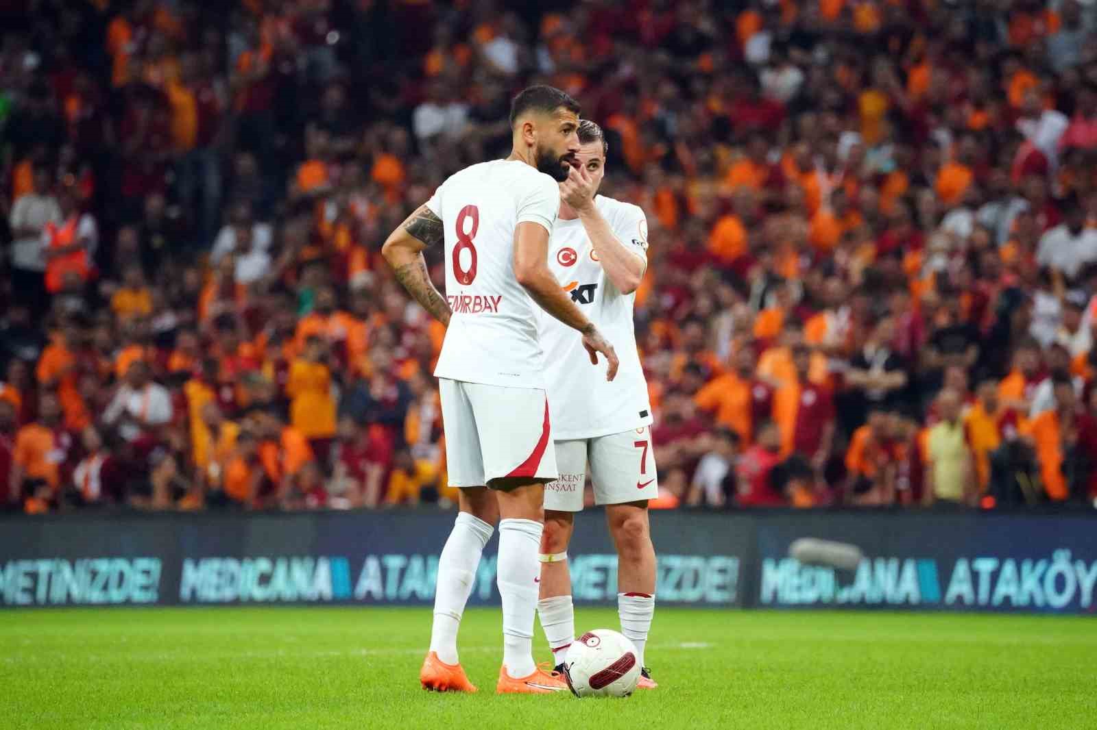 Trendyol Süper Lig: Galatasaray: 3 – Samsunspor: 0 (İlk yarı)