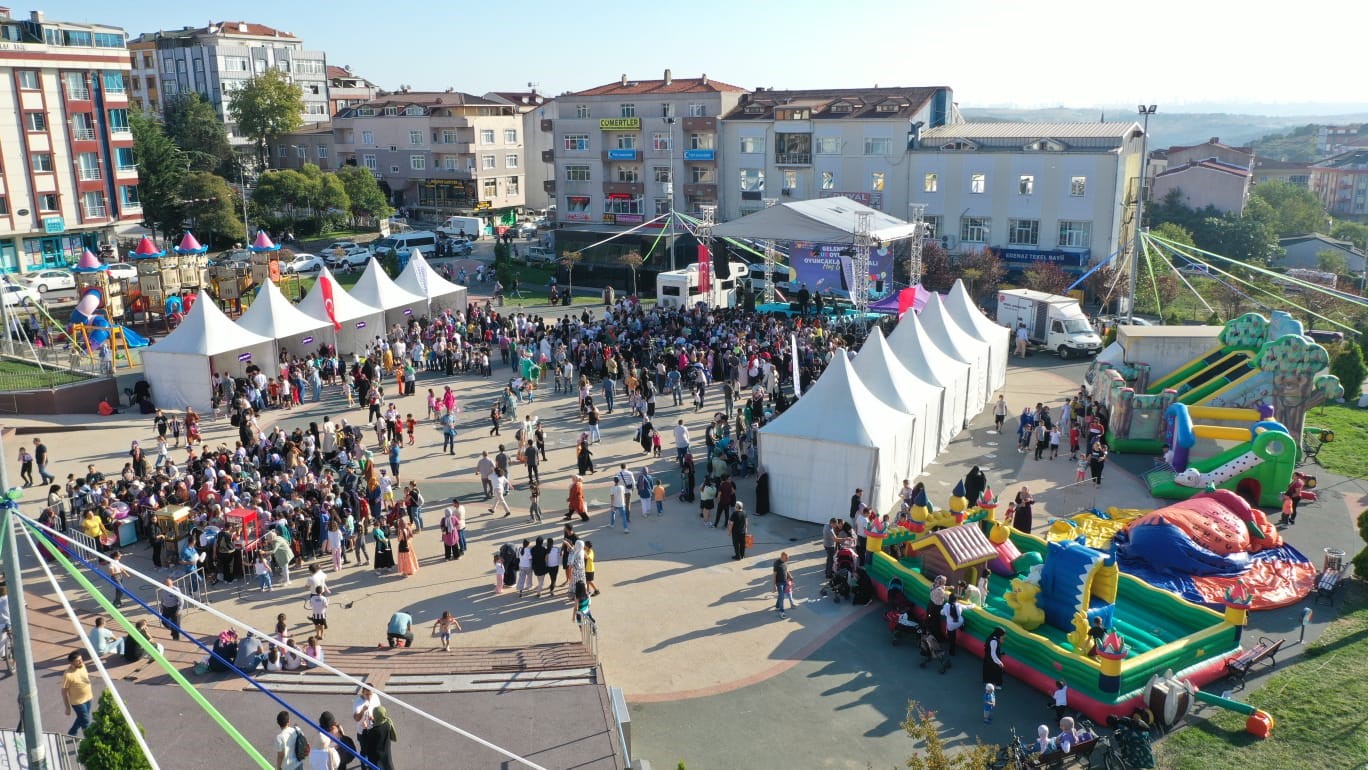 Arnavutköy’de Çocuk Oyunları ve Oyuncakları Festivali’nden renkli görüntüler