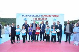 Bakan Bak: “Kötü alışkanlıklarla mücadelede en önemli rolü spor aktiviteleri alıyor”