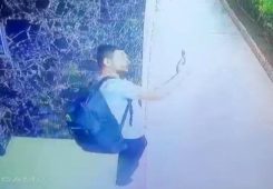 Sultangazi’de pişkin hırsız ayakkabıları çalıp özçekim yaptı: O anlar kamerada