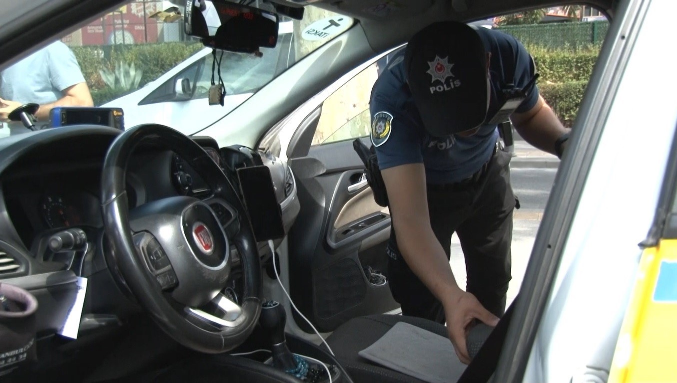 Fatih’te okul önlerinde polis denetimlerine devam ediliyor