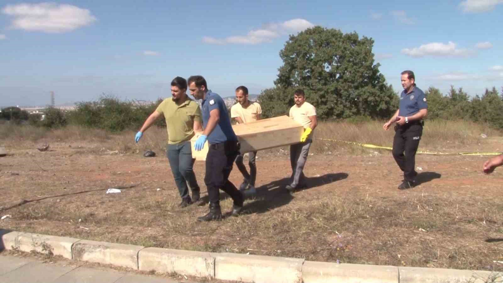Tuzla’da cesedi vatandaşlar fark etti