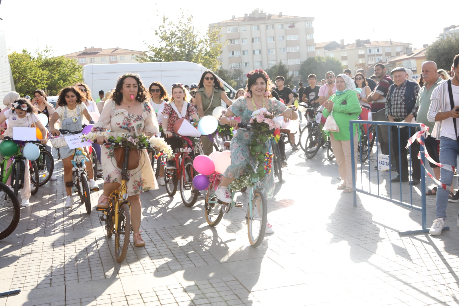 Süslü Kadınlar Gebze'de pedal çevirdi!