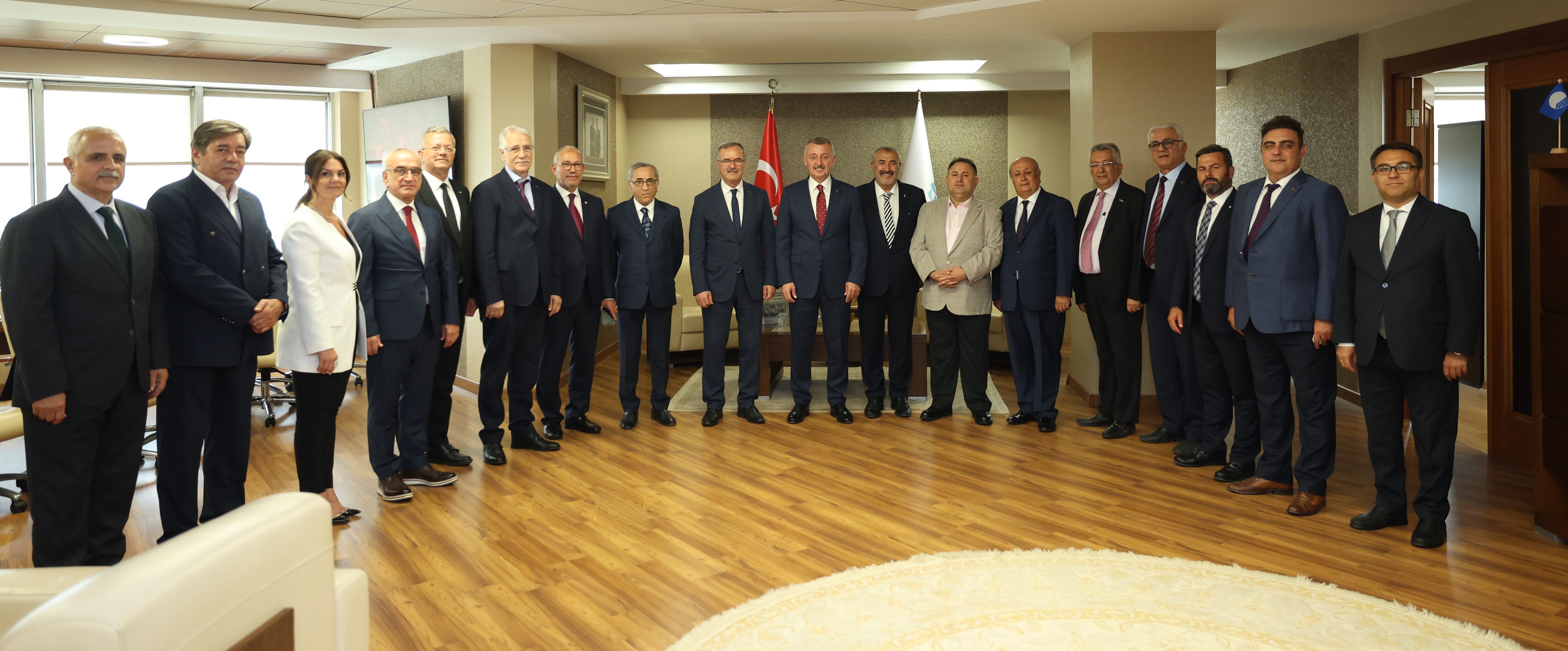 Başkan Büyükakın OSBÜK heyetini ağırladı!