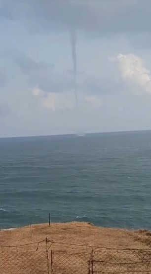 Denizin ortasında çıkan hortum korkuttu! Denizin ortasında çıkan hortum korkuttu!