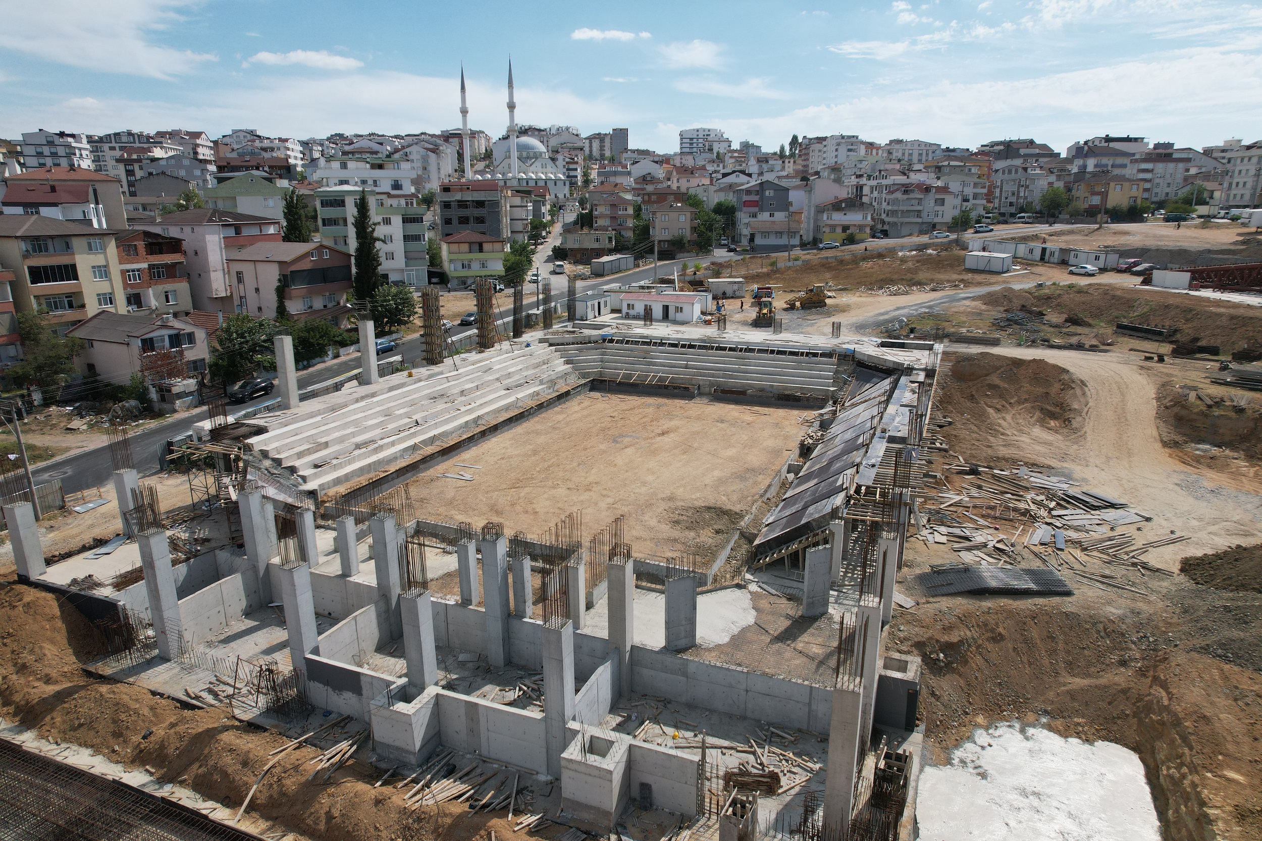 Yeni spor salonu hızla yükseliyor! Yeni spor salonu hızla yükseliyor!