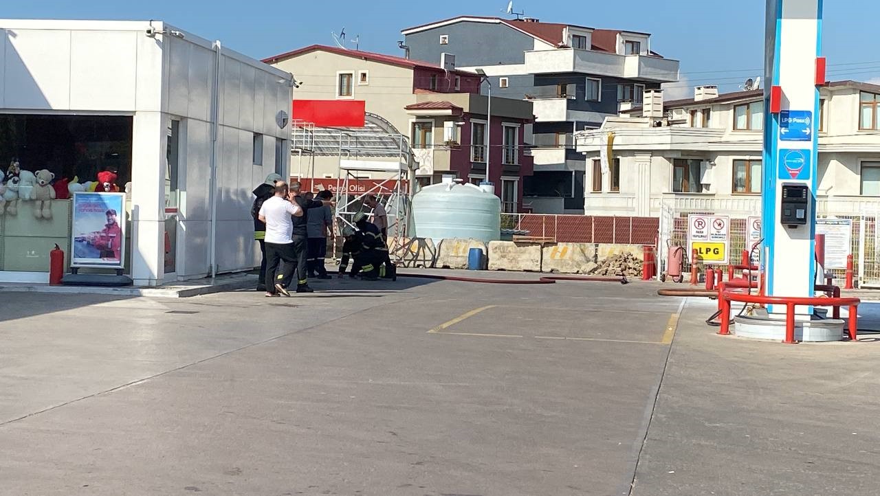 Akaryakıt istasyonunda yangın paniği! Akaryakıt istasyonunda yangın paniği!