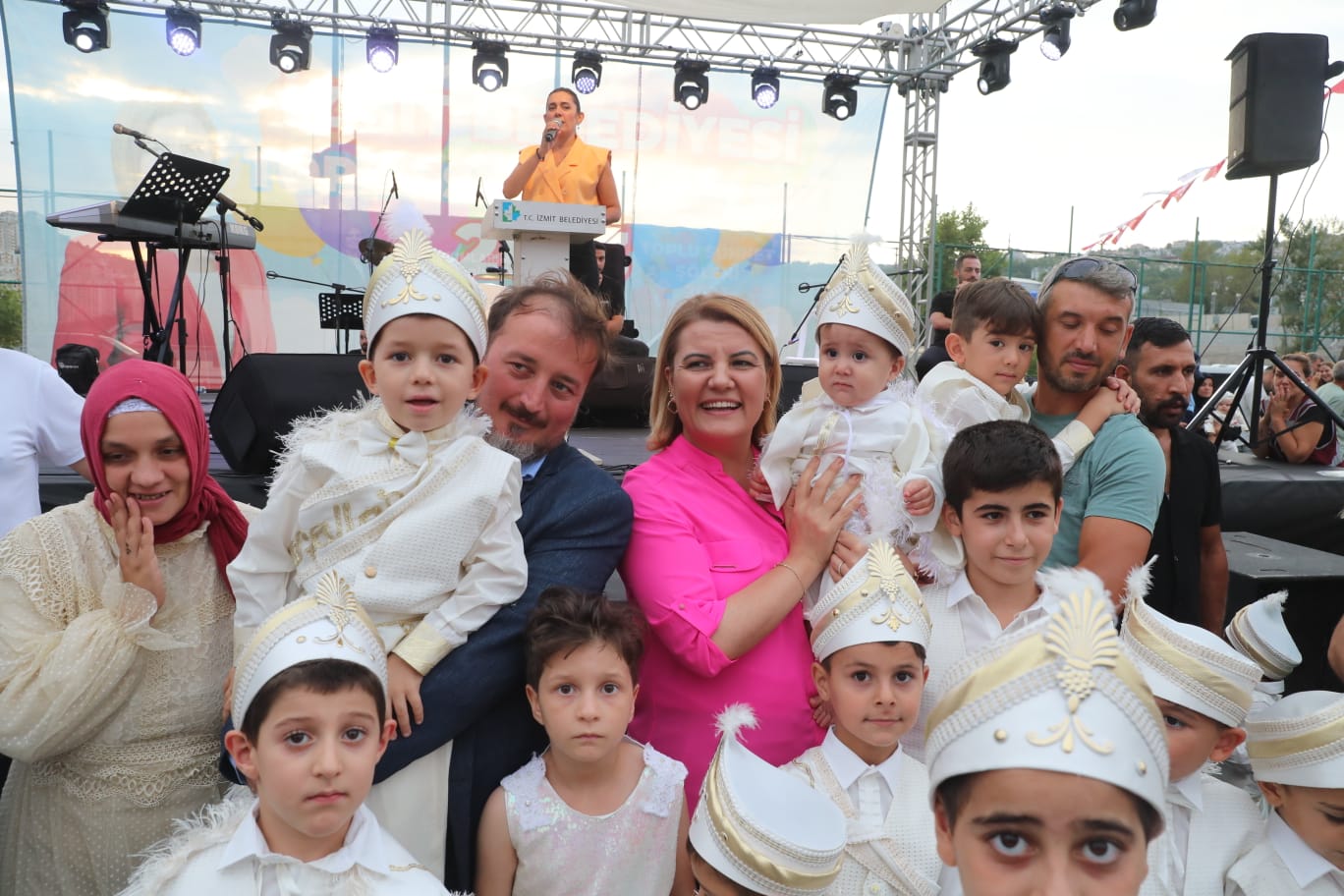 İzmit Belediyesi’nden coşkulu  Sünnet Şöleni