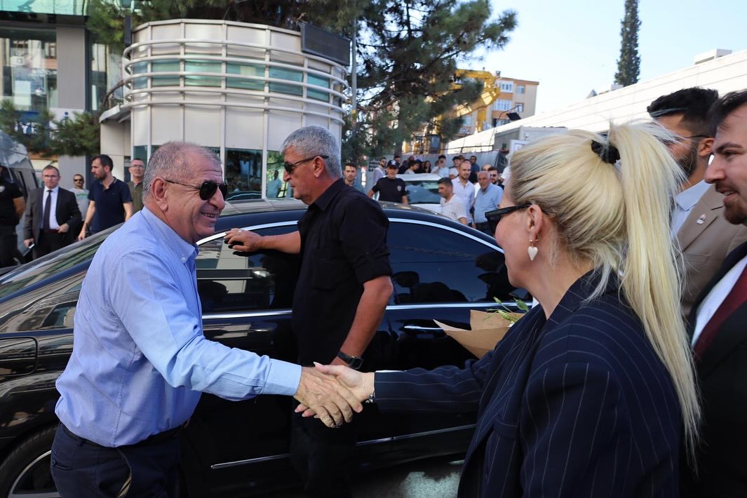 Ümit Özdağ, Gebze'de meşalelerle karşılandı! Ümit Özdağ, Gebze'de meşalelerle karşılandı!