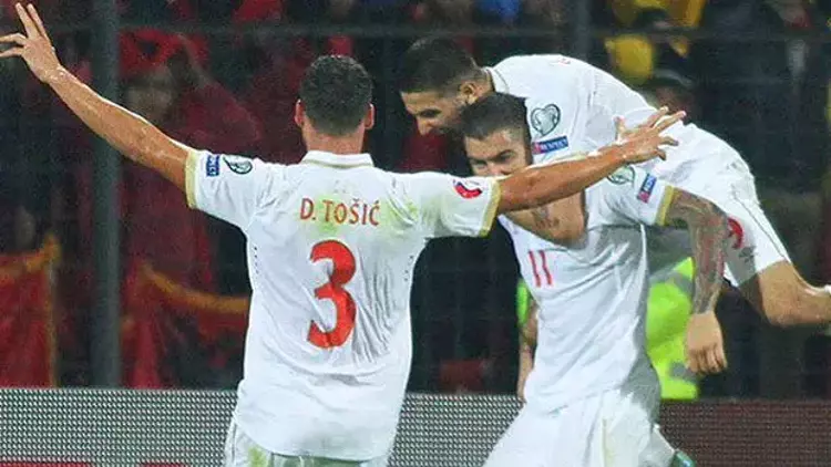 Tadic'in çetnik selamı gündem oldu! Tadic'in çetnik selamı gündem oldu!