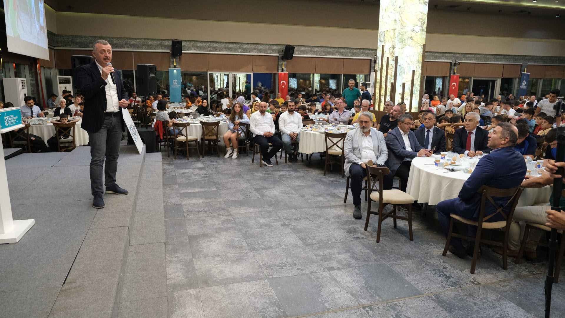 Şampiyonlar kupalarına kavuştu! Şampiyonlar kupalarına kavuştu!