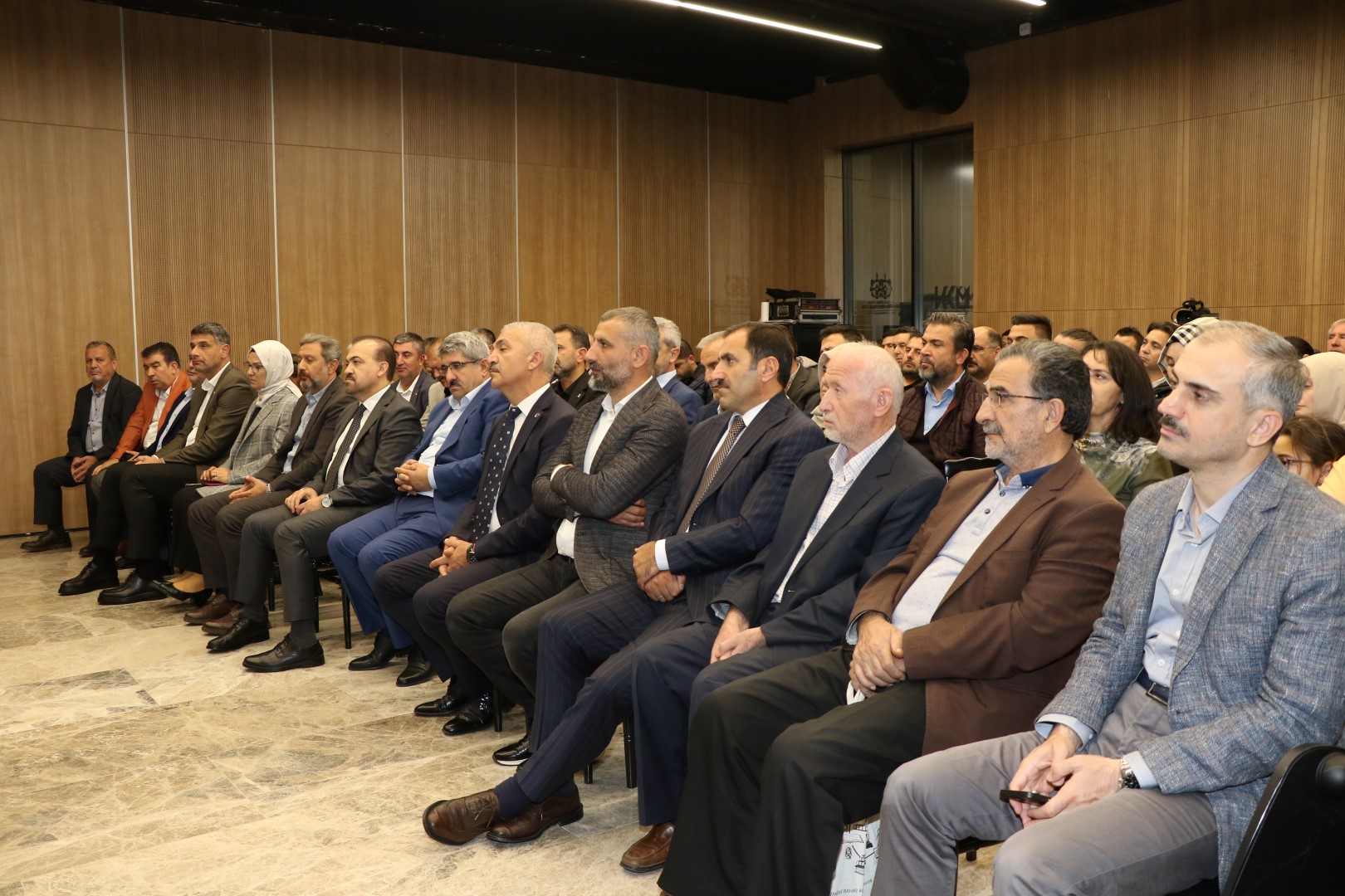 Sami Çakır’dan şiir resitali! Sami Çakır’dan şiir resitali!