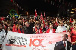 İzmit Belediyesi ve ADD’den 100 yıl korteji