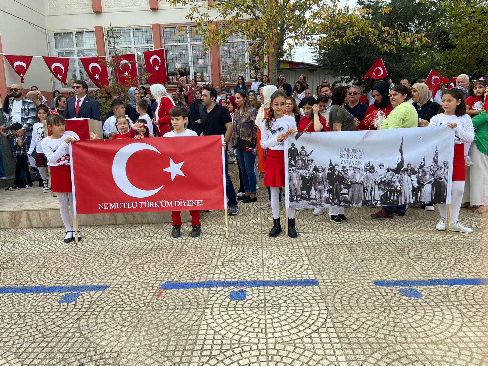 Mutlukent İlkokulu’nda 100. yıl coşkusu