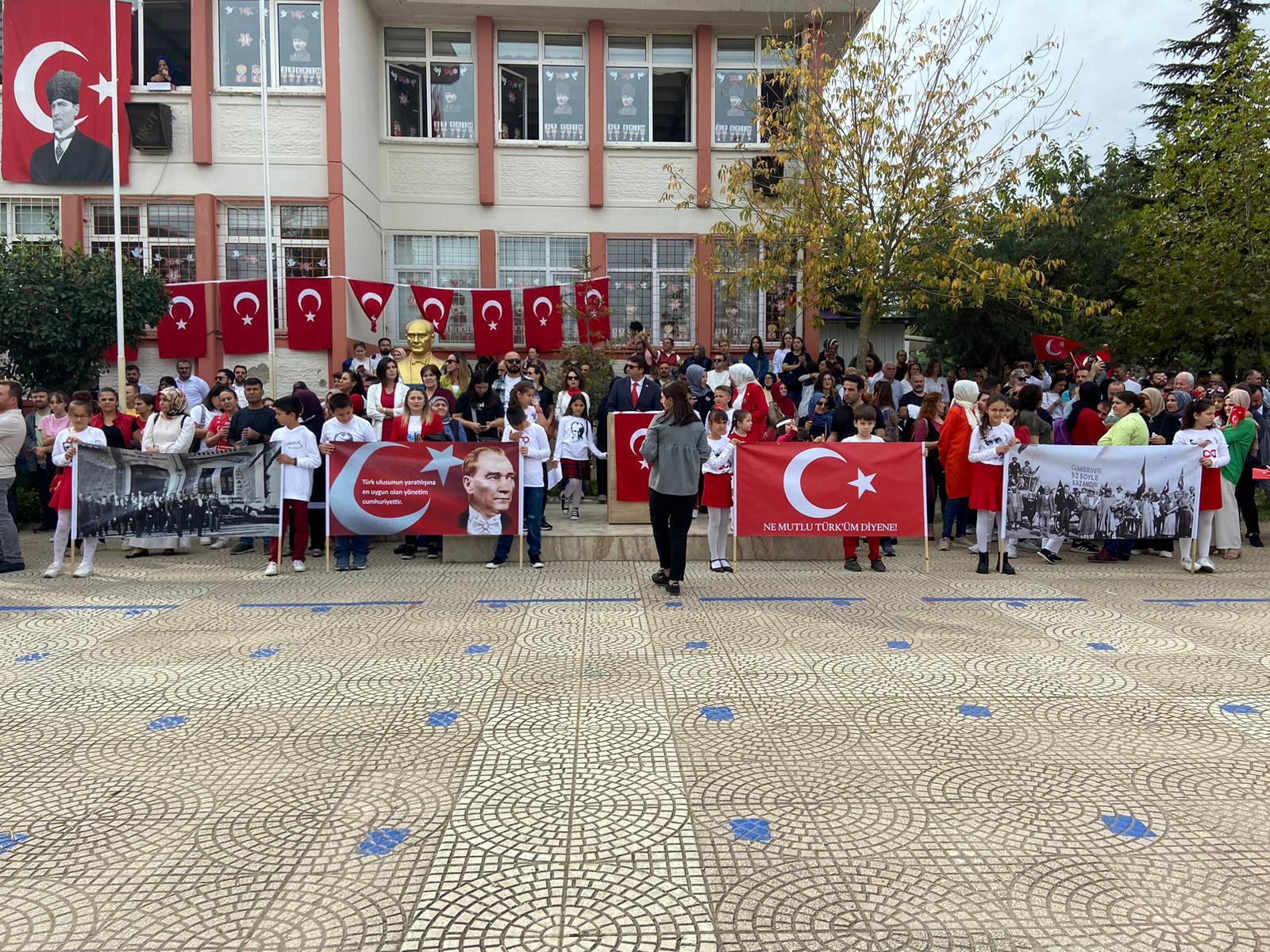 Mutlukent İlkokulu’nda 100. yıl coşkusu Mutlukent İlkokulu’nda 100. yıl coşkusu