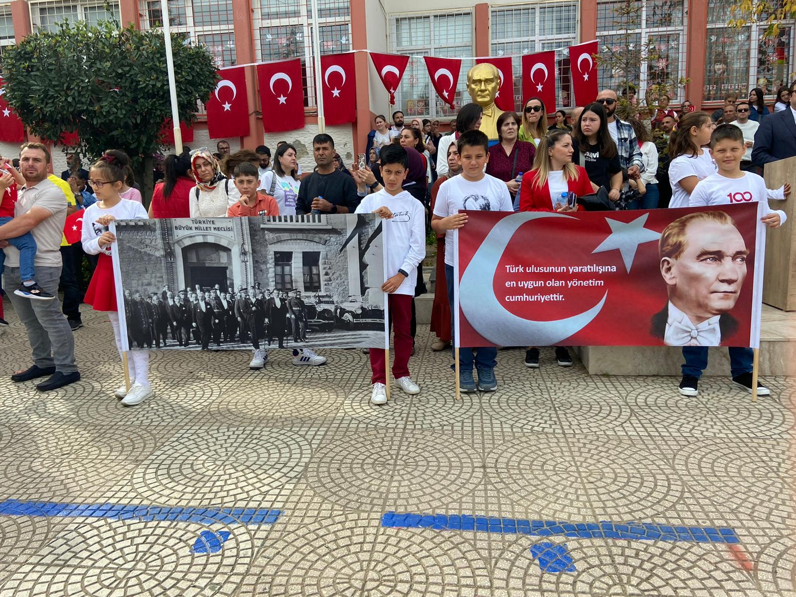 Mutlukent İlkokulu’nda 100. yıl coşkusu Mutlukent İlkokulu’nda 100. yıl coşkusu
