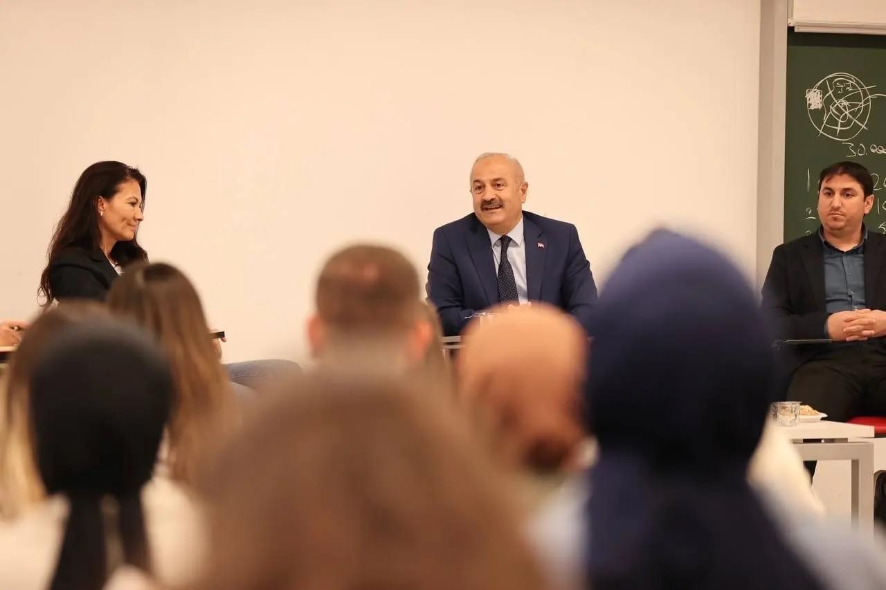 Başkan Büyükgöz GTÜ’de derse girdi!
