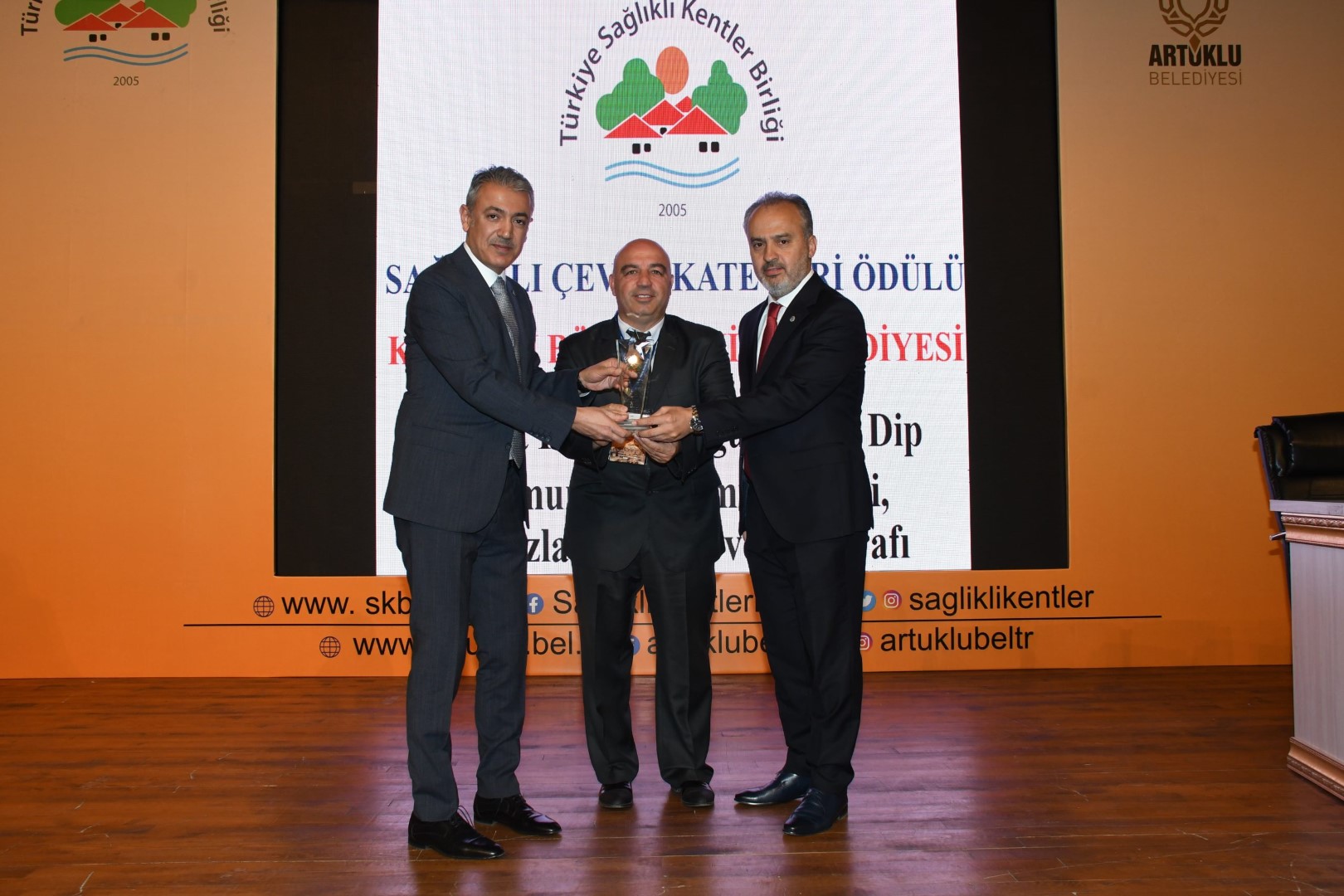 Körfez Dip Çamuru Projesi’ne ödül! Körfez Dip Çamuru Projesi’ne ödül!