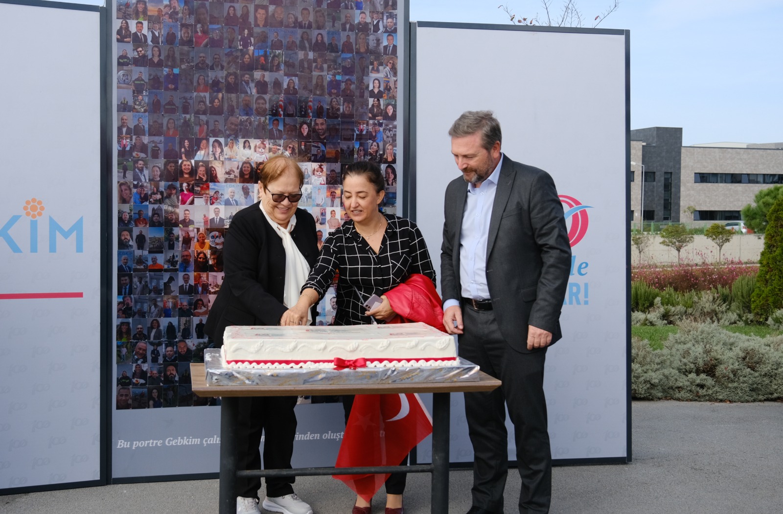 GEBKİM OSB’LİLER CUMHURİYET’İN 100. YILINI BÜYÜK COŞKUYLA KUTLADI GEBKİM OSB’LİLER CUMHURİYET’İN 100. YILINI BÜYÜK COŞKUYLA KUTLADI