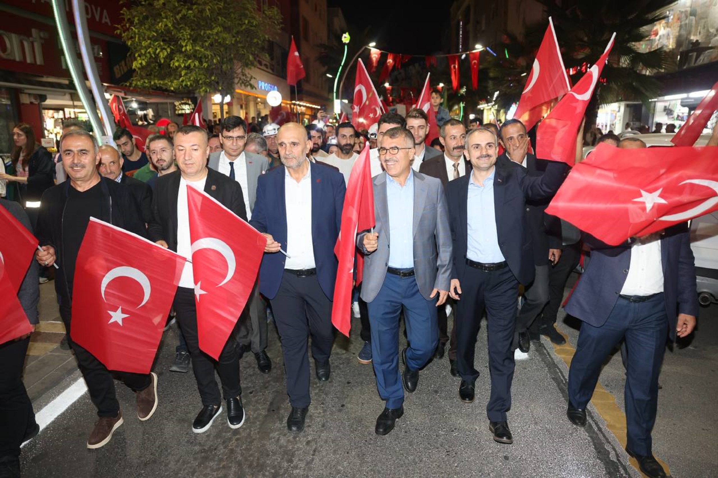 Fenerler Cumhuriyet için yakıldı!