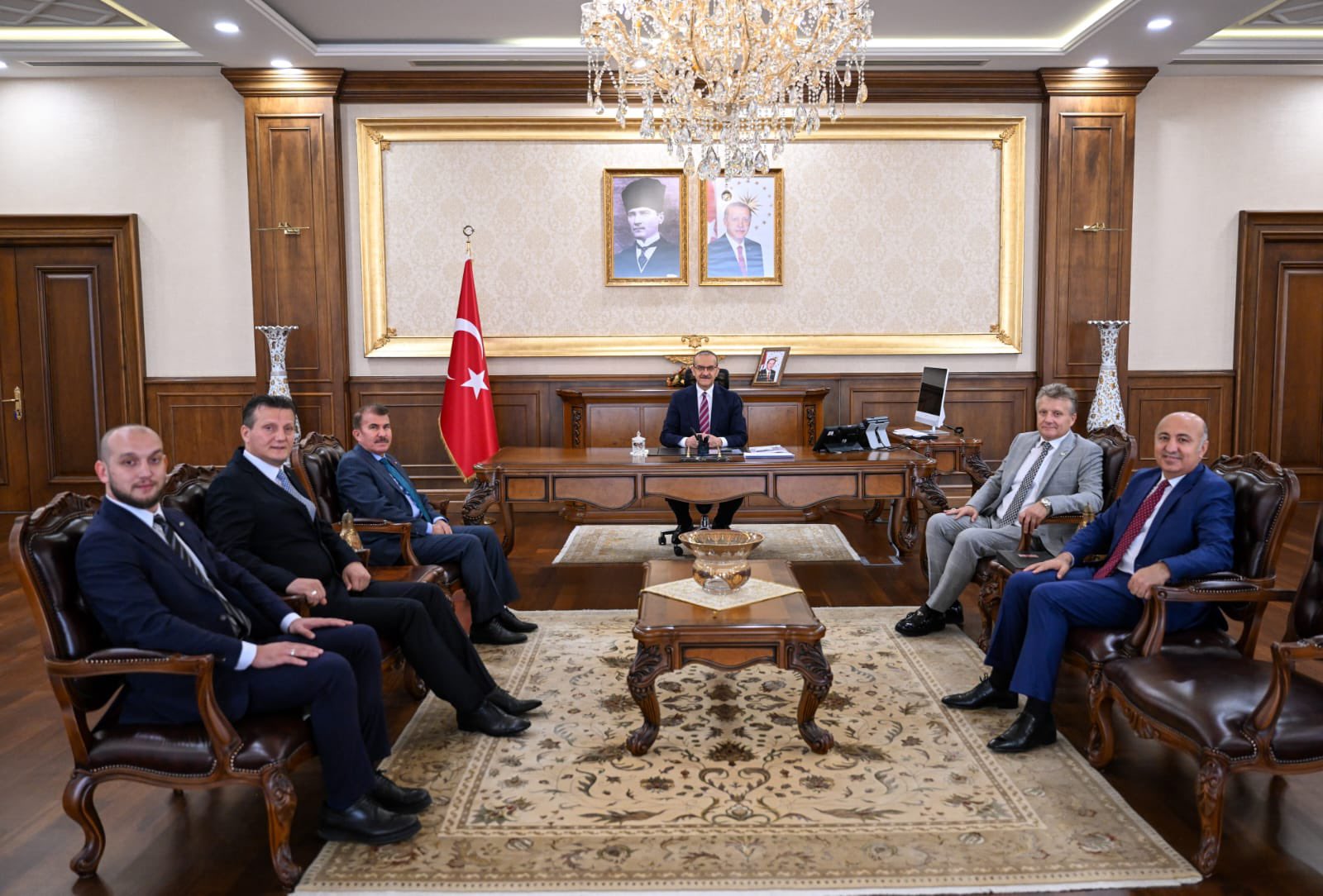 Vali Yavuz, Peynirci Baba’yı kabul etti! Vali Yavuz, Peynirci Baba’yı kabul etti!
