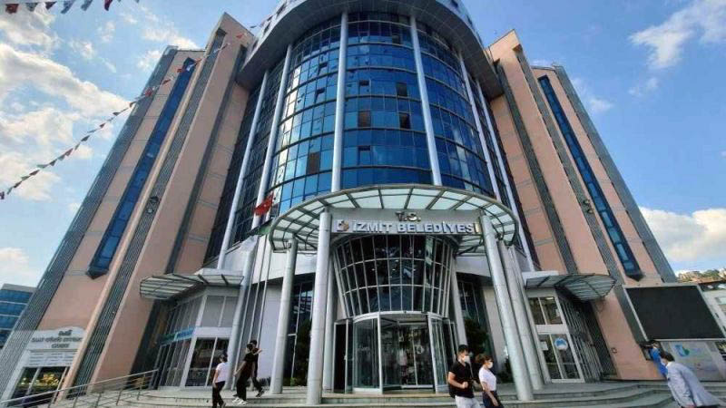 İzmit Belediyesi borç batağında!