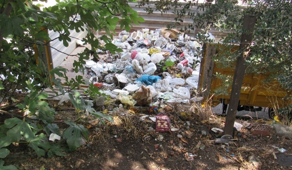 Gebze'de evden kamyon dolusu çöp çıktı! Gebze'de evden kamyon dolusu çöp çıktı!
