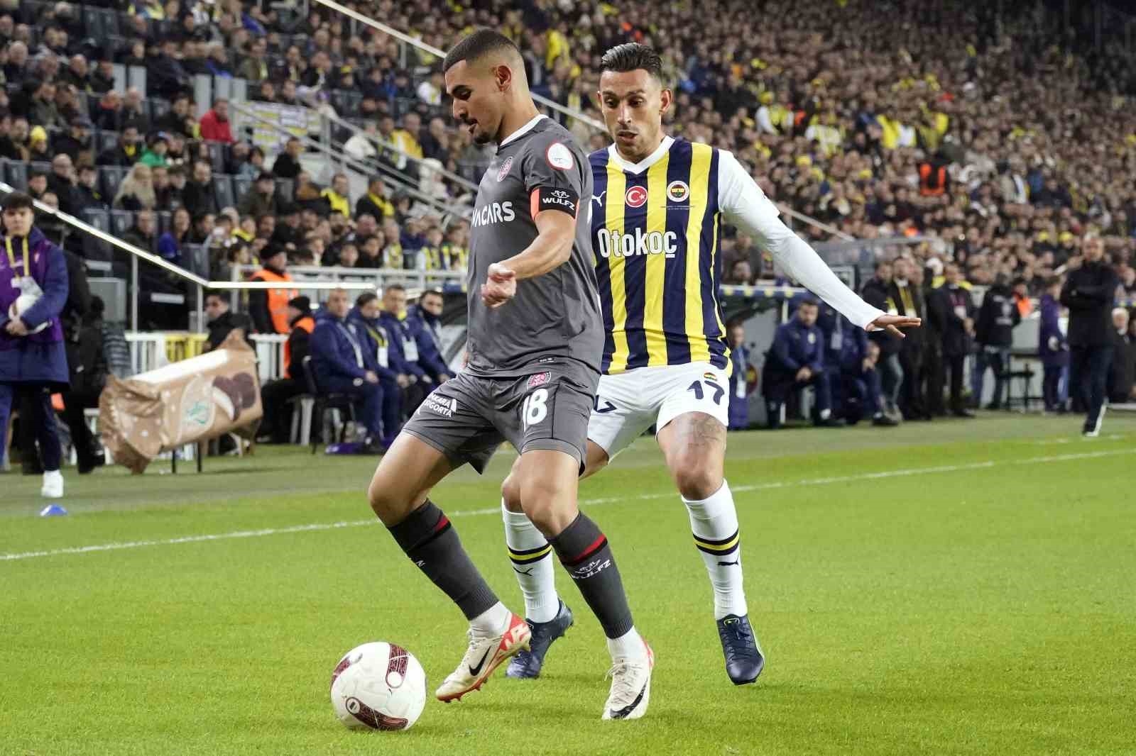 Trendyol Süper Lig: Fenerbahçe: 0 – Fatih Karagümrük: 1 (İlk yarı)