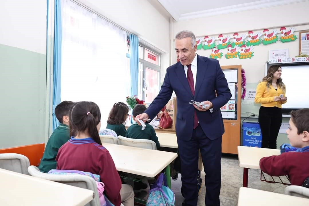 Sultangazi’de “Çöp Deyip Geçme Harekete Geç” etkinliği düzenledi
