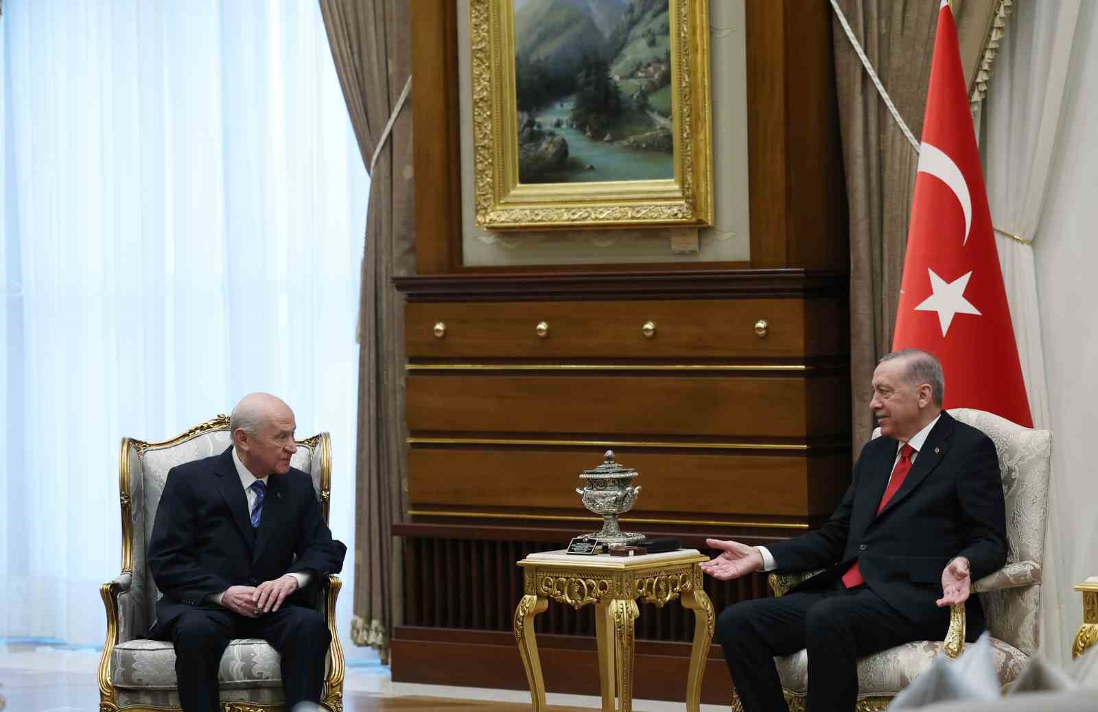 Cumhurbaşkanı Recep Tayyip Erdoğan, MHP Genel Başkanı Devlet Bahçeli ile Beştepe’de bir araya geldi.