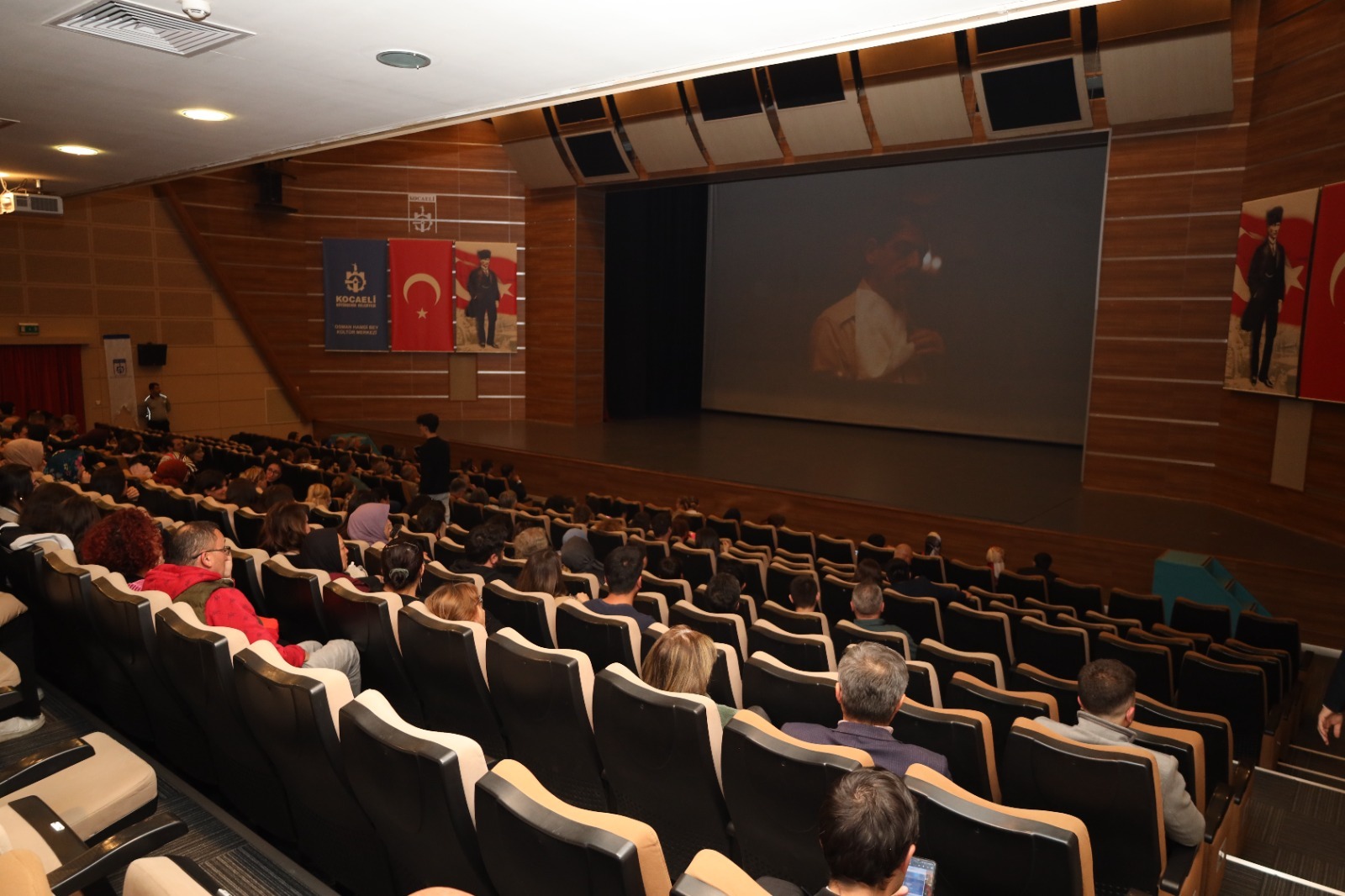 Büyükşehir’den ‘Son Akşam Yemeği’ gösterimi Büyükşehir’den ‘Son Akşam Yemeği’ gösterimi