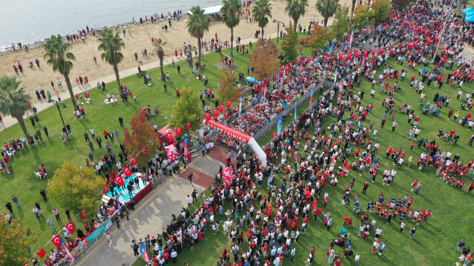 Kocaeli ‘Cumhuriyet’ aşkına koştu