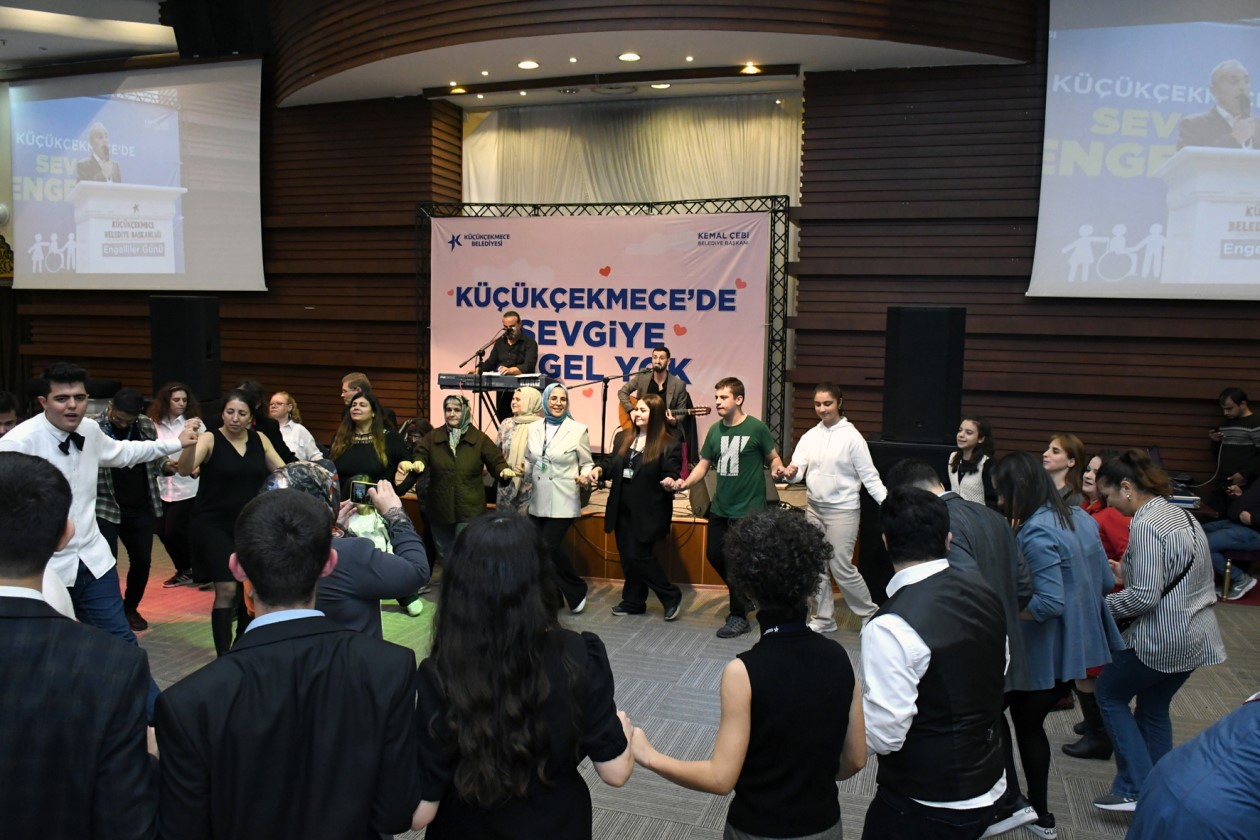 Küçükçekmece’de özel gereksinimli vatandaşlar için dayanışma yemeği
