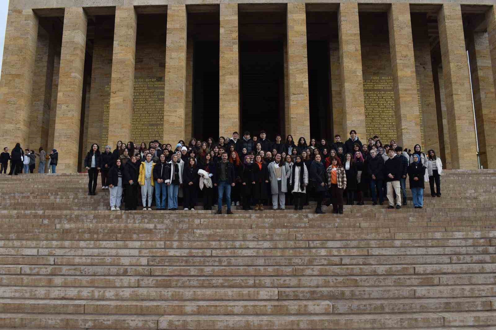 Çınar Akademi öğrencileri Anıtkabir’i ziyaret etti