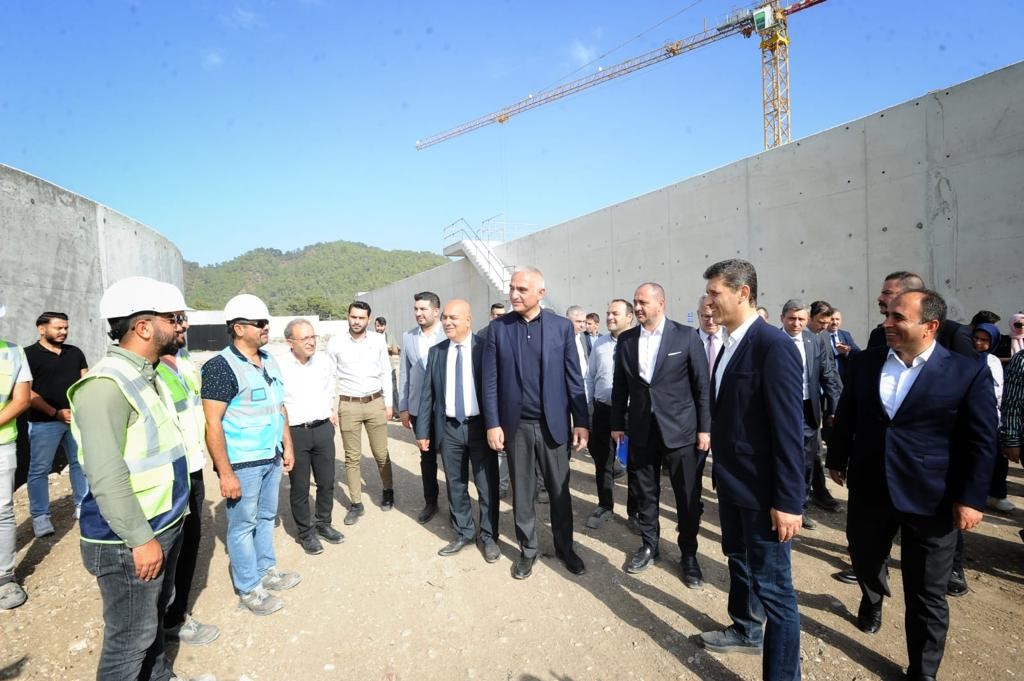 Bakan Ersoy’dan CHP Genel Başkanı Özel’e: “Emek hırsızlığı yapmasın”
