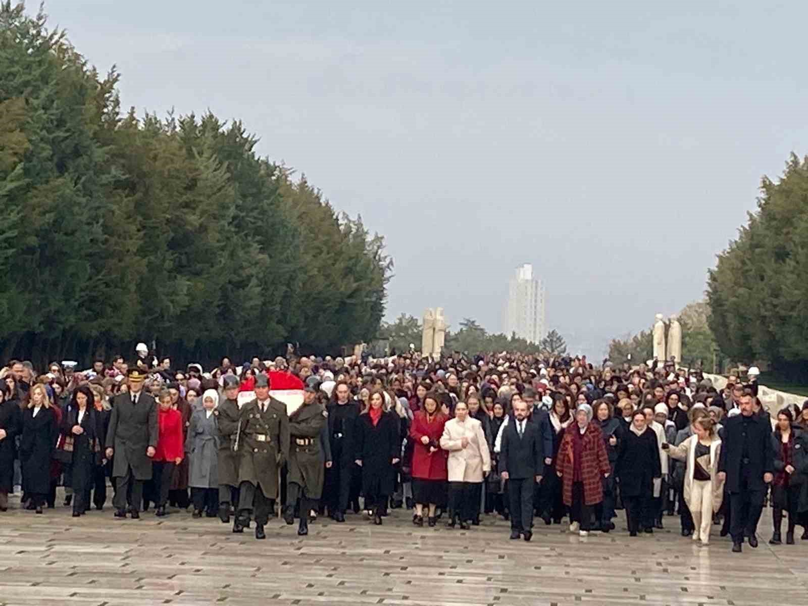 Bakan Göktaş ve beraberindeki heyet Anıtkabir’i ziyaret etti