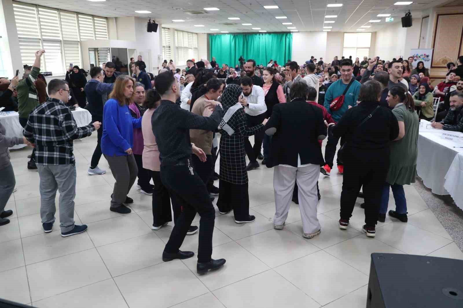 Bağcılar’da dünya şampiyonu kuaförler engelliler için yarıştı