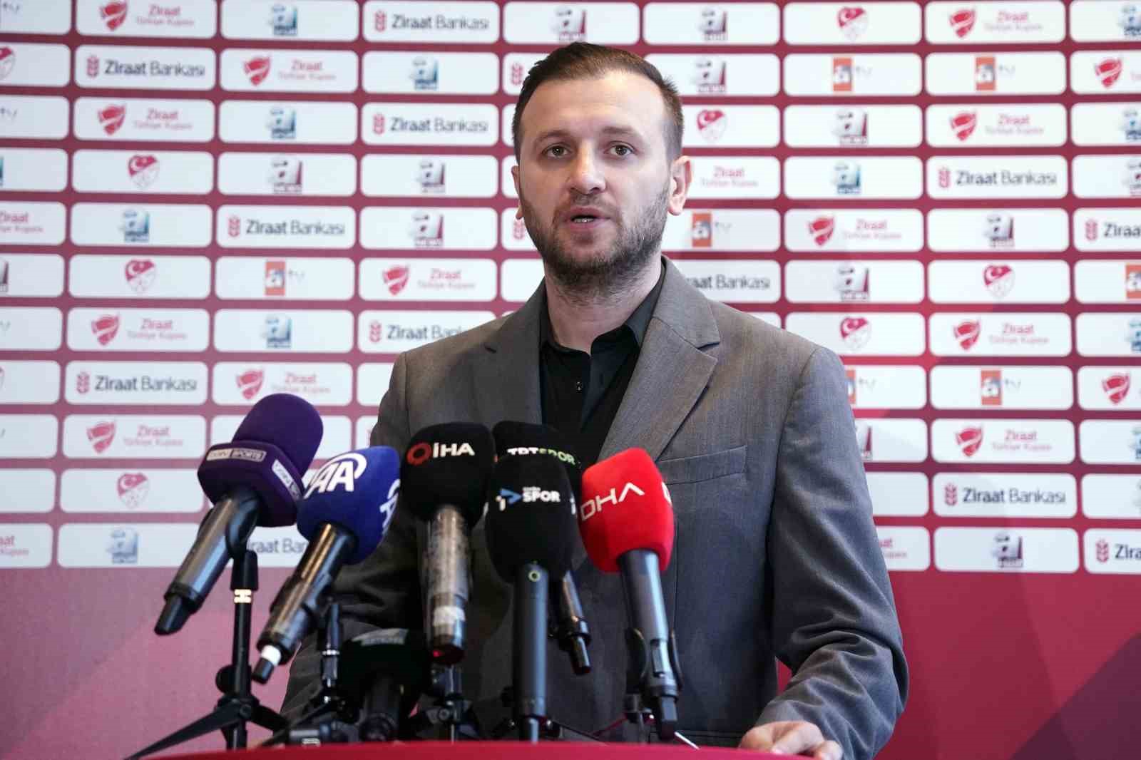 Fatih Kulaksız: “Asıl önceliğimiz ligde şampiyon olmak ama kupada da gidebildiğimiz yere kadar gitmek istiyoruz”