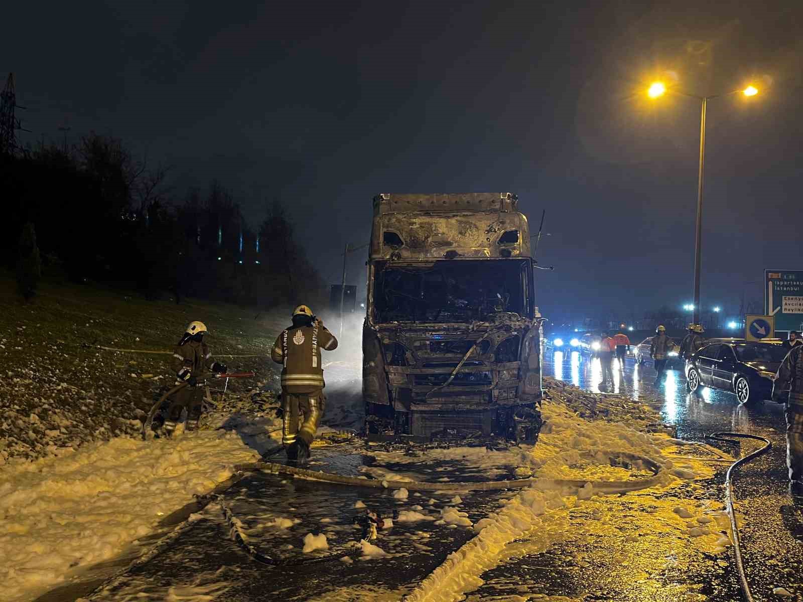 TEM Otoyolu’nda tır alev alev yandı
