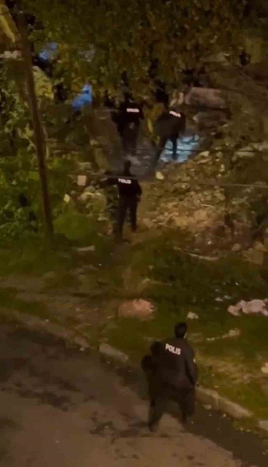 Gaziosmanpaşa’da hareketli dakikalar, polis dakikalarca silahlı saldırganı aradı